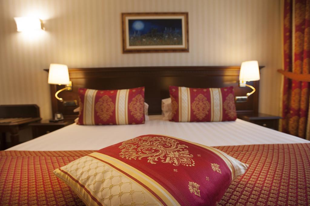 Hotel Calissano อัลบา ภายนอก รูปภาพ