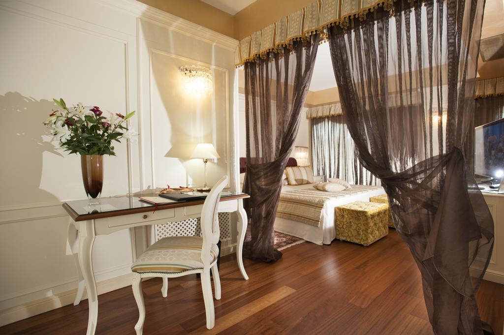 Hotel Calissano อัลบา ภายนอก รูปภาพ