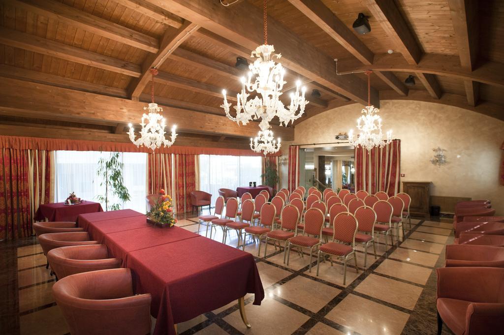 Hotel Calissano อัลบา ภายนอก รูปภาพ