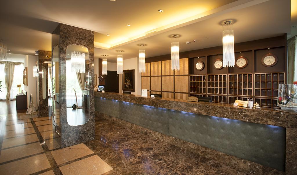 Hotel Calissano อัลบา ภายนอก รูปภาพ