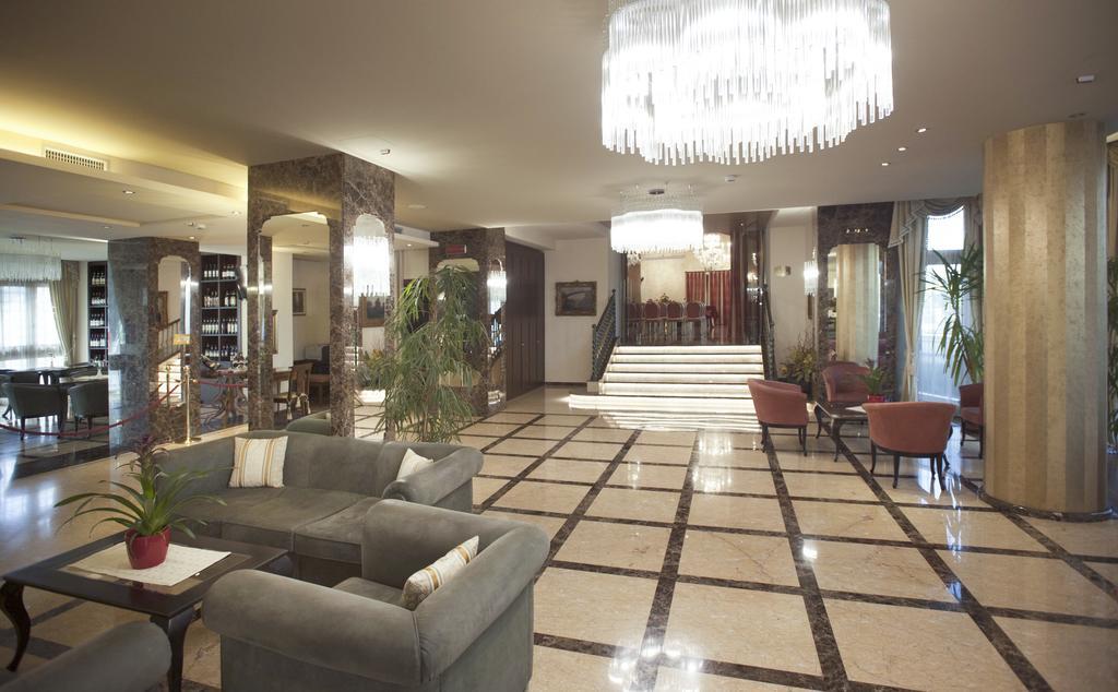 Hotel Calissano อัลบา ภายนอก รูปภาพ
