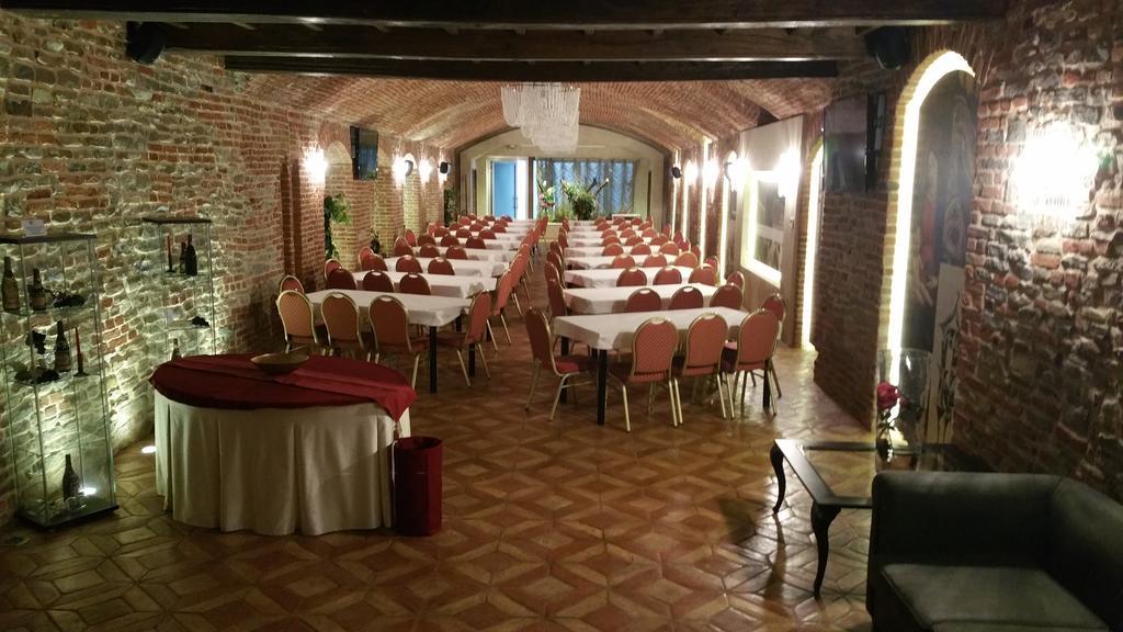 Hotel Calissano อัลบา ภายนอก รูปภาพ