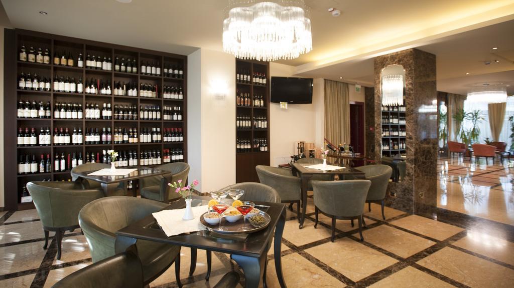 Hotel Calissano อัลบา ภายนอก รูปภาพ