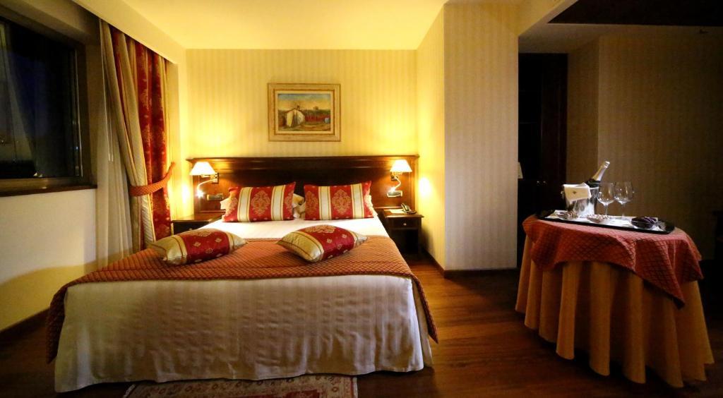 Hotel Calissano อัลบา ห้อง รูปภาพ