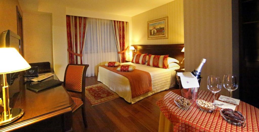 Hotel Calissano อัลบา ห้อง รูปภาพ