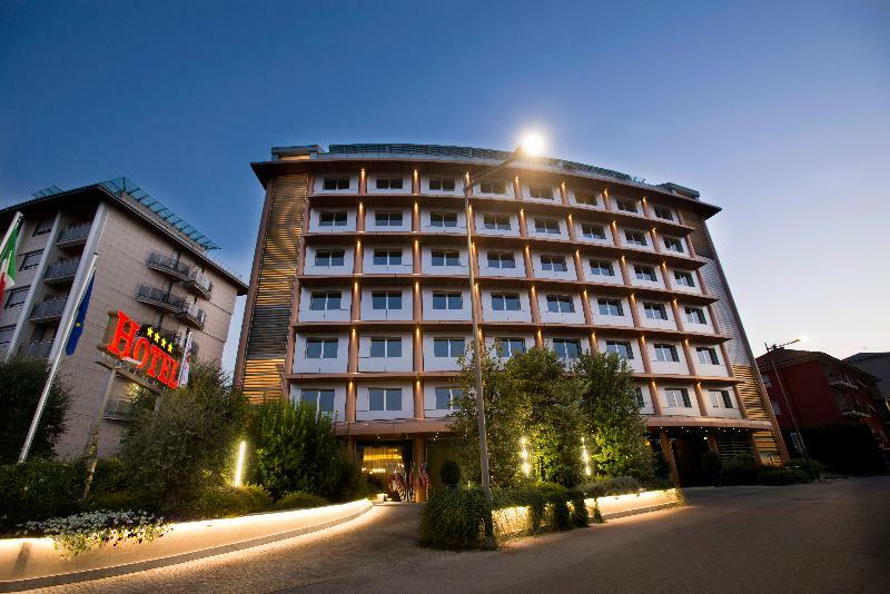 Hotel Calissano อัลบา ภายนอก รูปภาพ