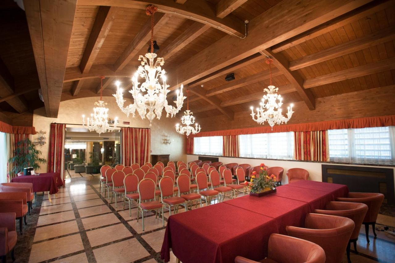Hotel Calissano อัลบา ภายนอก รูปภาพ