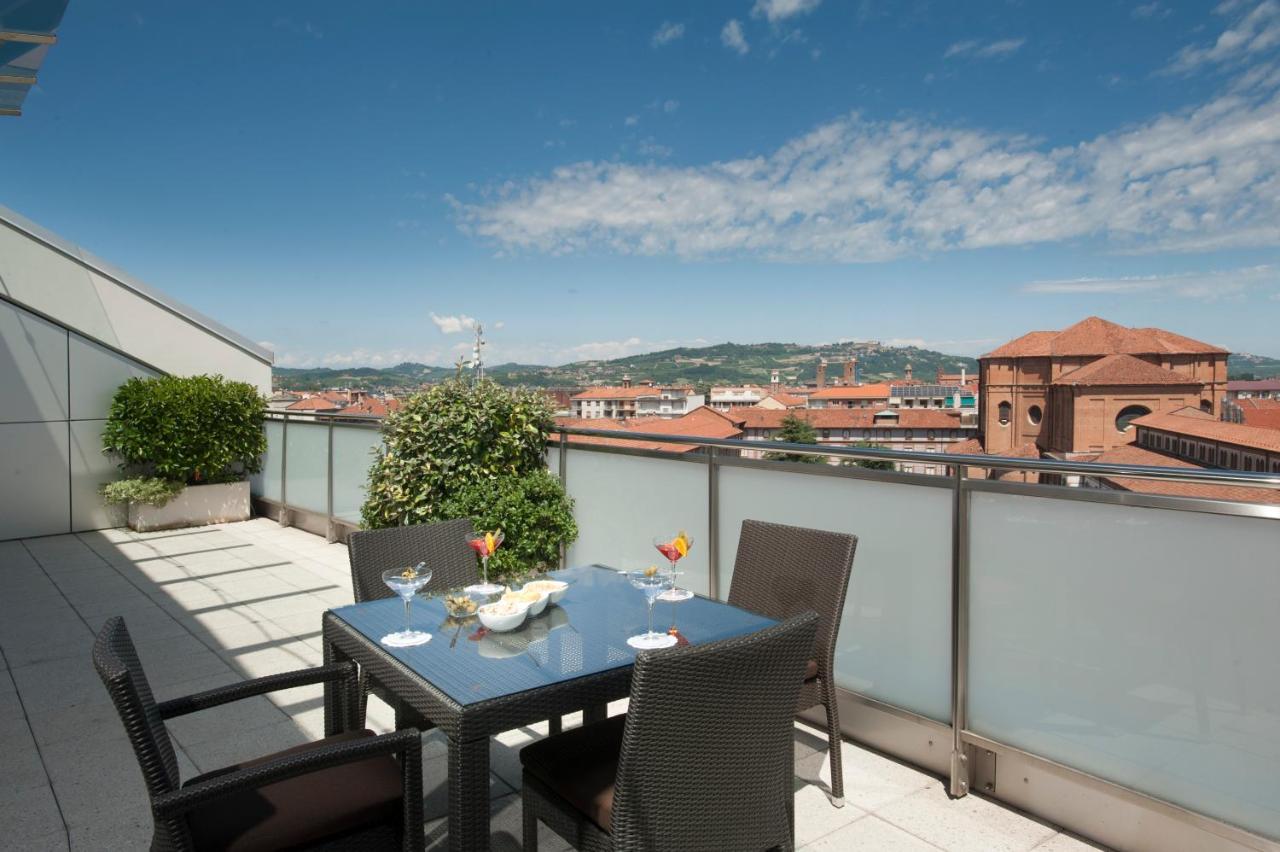 Hotel Calissano อัลบา ภายนอก รูปภาพ