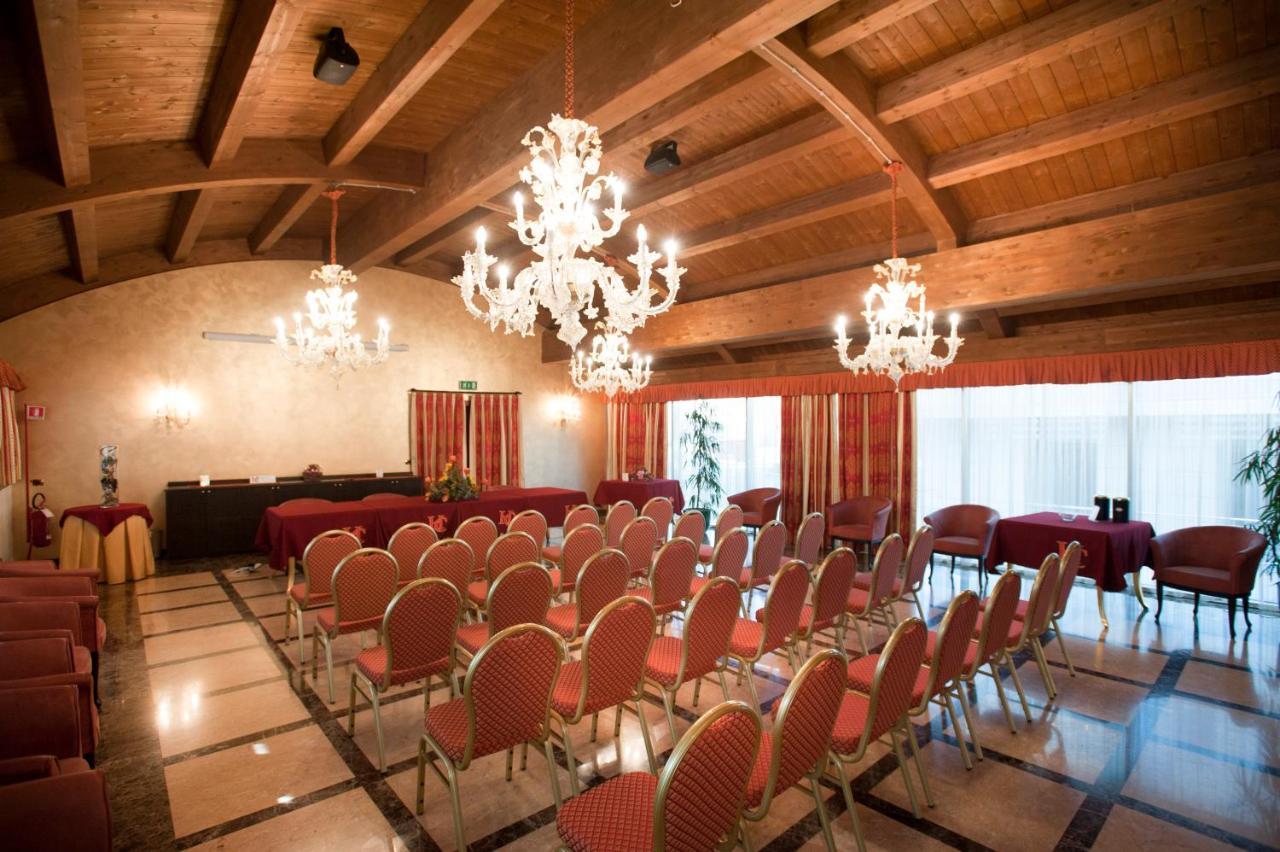 Hotel Calissano อัลบา ภายนอก รูปภาพ