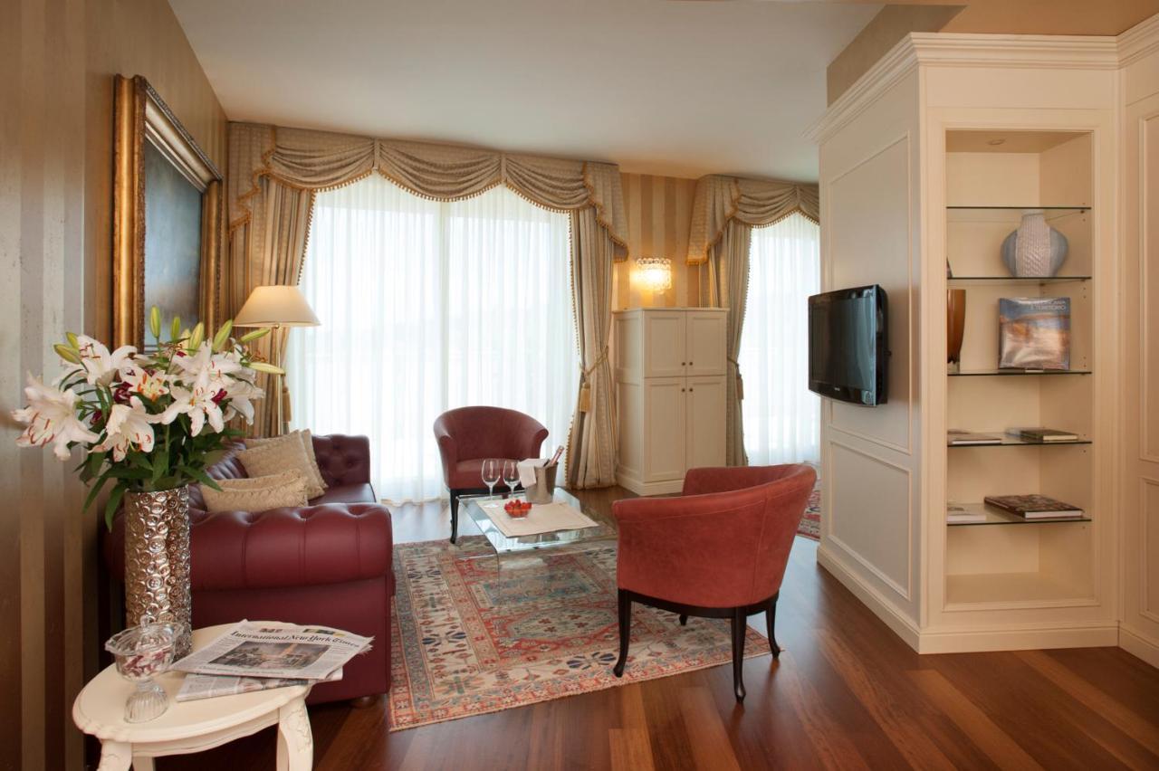 Hotel Calissano อัลบา ภายนอก รูปภาพ
