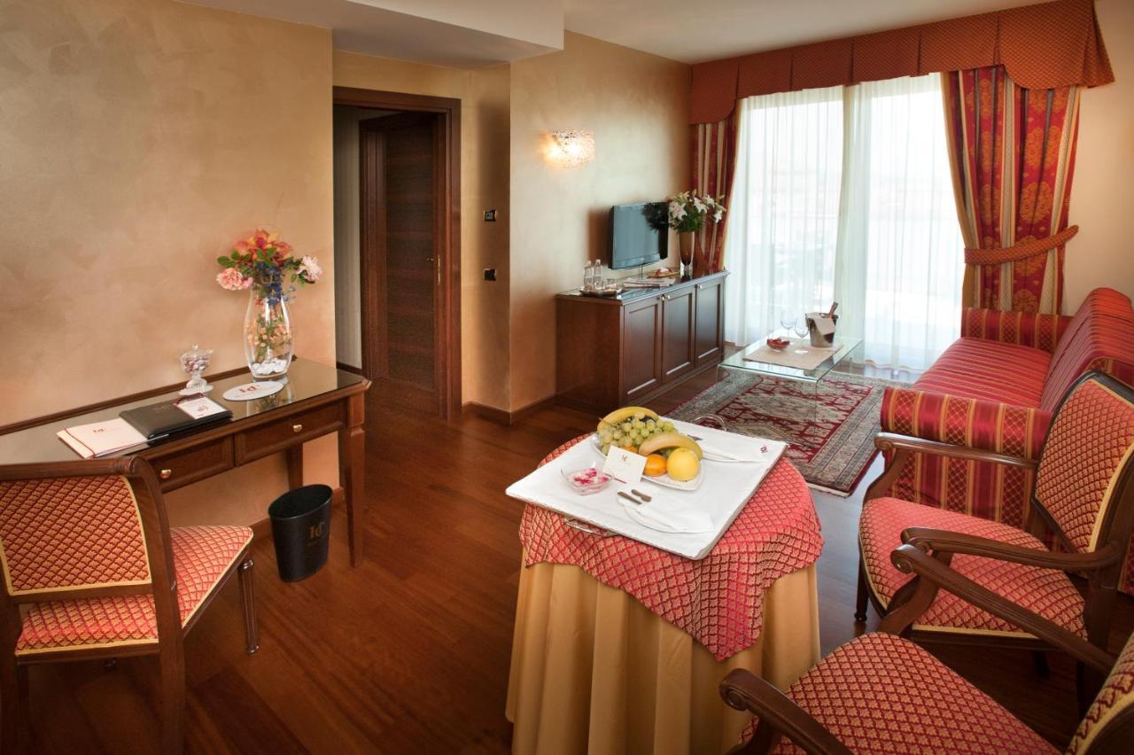 Hotel Calissano อัลบา ภายนอก รูปภาพ