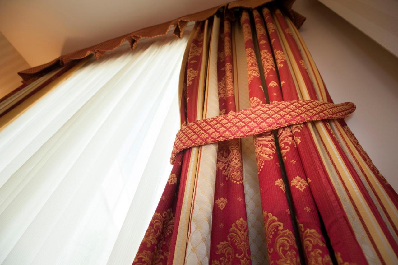 Hotel Calissano อัลบา ภายนอก รูปภาพ